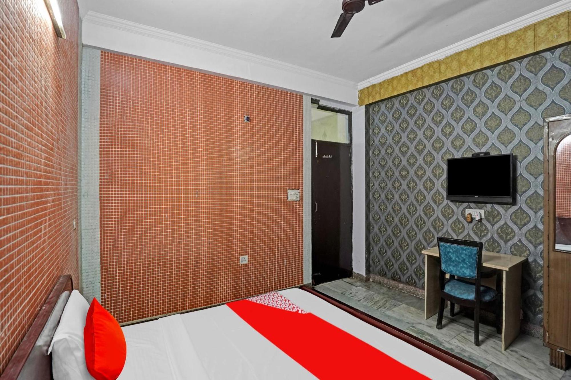 Hotel O Park View Noida Esterno foto
