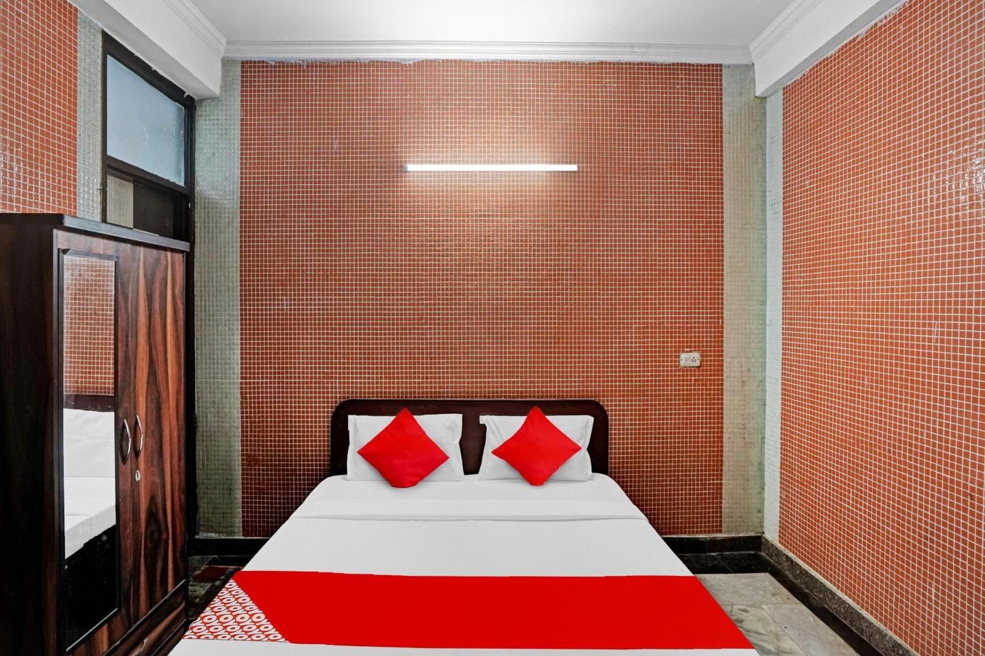 Hotel O Park View Noida Esterno foto
